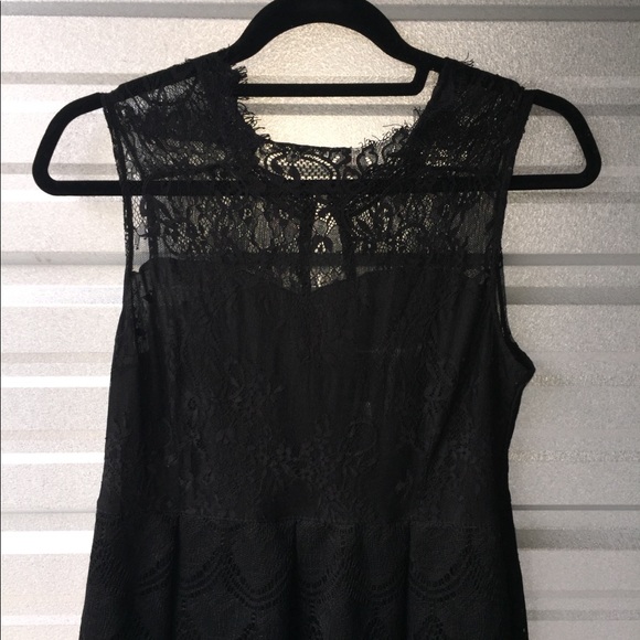 Scalloped eyelash lace dress knee length - Picture 2 of 5